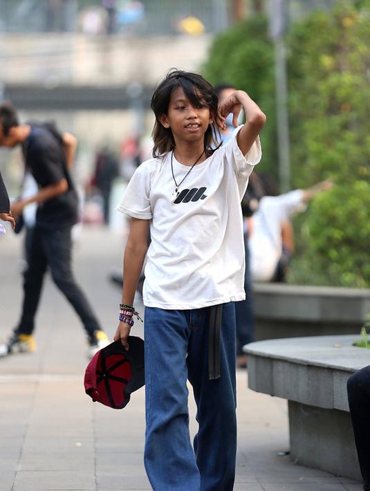 Bocah yang tampil dengan rambut gondrongnya ini masih berusia 15 tahun dan masih duduk di bangku SMP kelas 3. (KapanLagi.com®/Budy Santoso)
