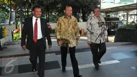 Mantan Sekjen Partai Nasdem, Patrice Rio Capella (tengah) saat akan memasuki Gedung KPK, Jakarta, Jumat (16/10). Rio menjalani pemeriksaan sebagai saksi kasus dugaan suap penanganan perkara Bansos Provinsi Sumut. (Liputan6.com/Helmi Afandi)