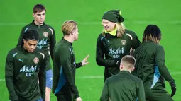 Manchester City akan berusaha bangkit saat menjamu Feyenoord di pekan kelima Liga Champions, Rabu dinihari, 26 November 2024. (Martin Rickett/PA via AP)