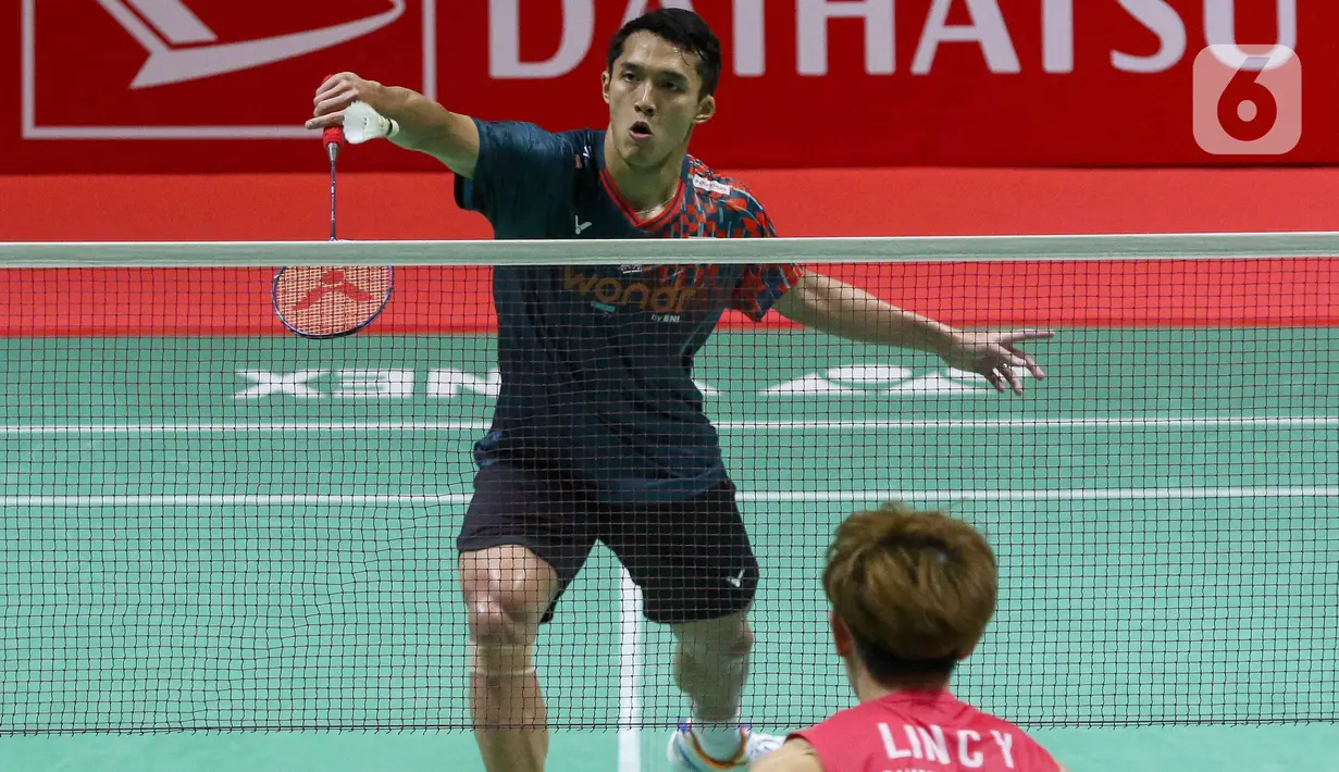 Jonatan Christie menang 2-1 dalam pertarungan tiga set melawan Lin Chun-yi (21-9, 10-21, dan 21-15). (Liputan6.com/Herman Zakharia)