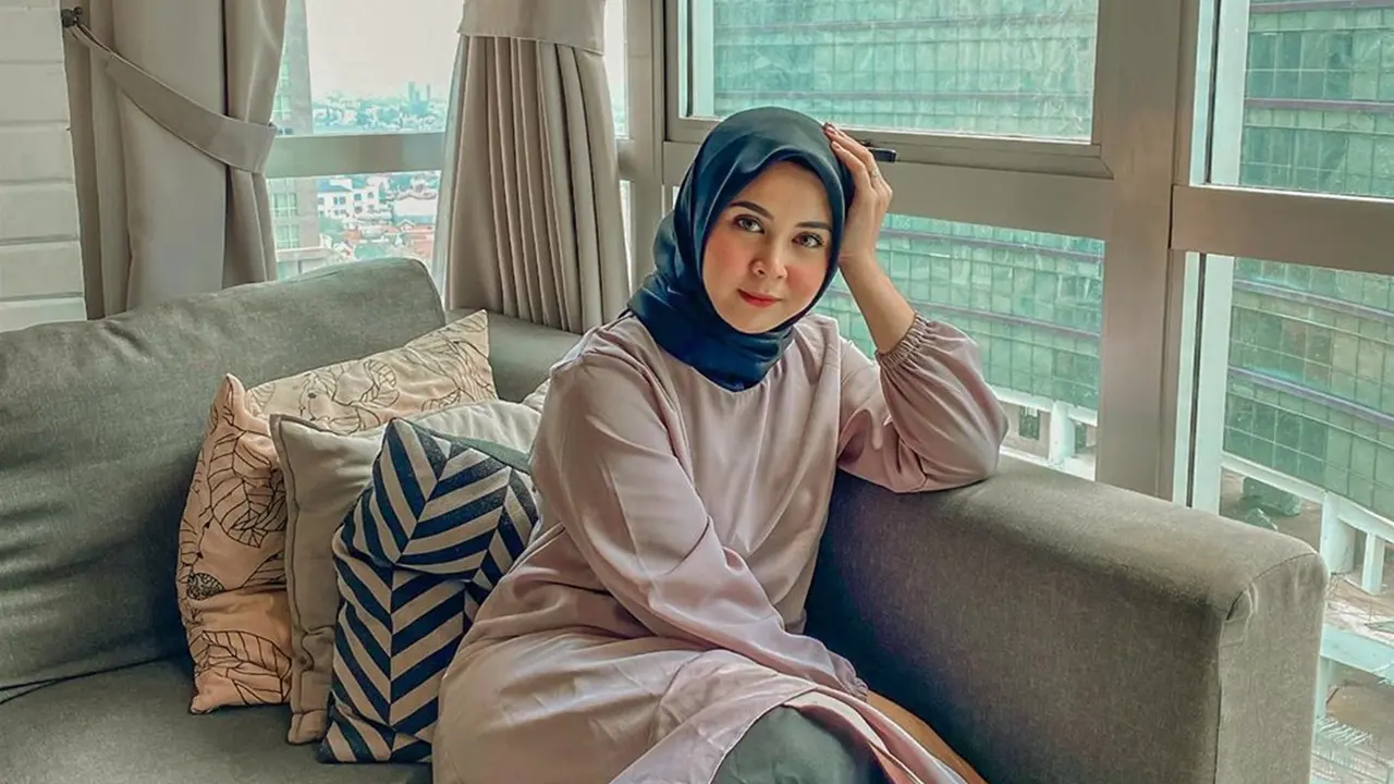 FOTO: Gaya Hijab Kesha Ratuliu, Cantik Memukau dan Simpel