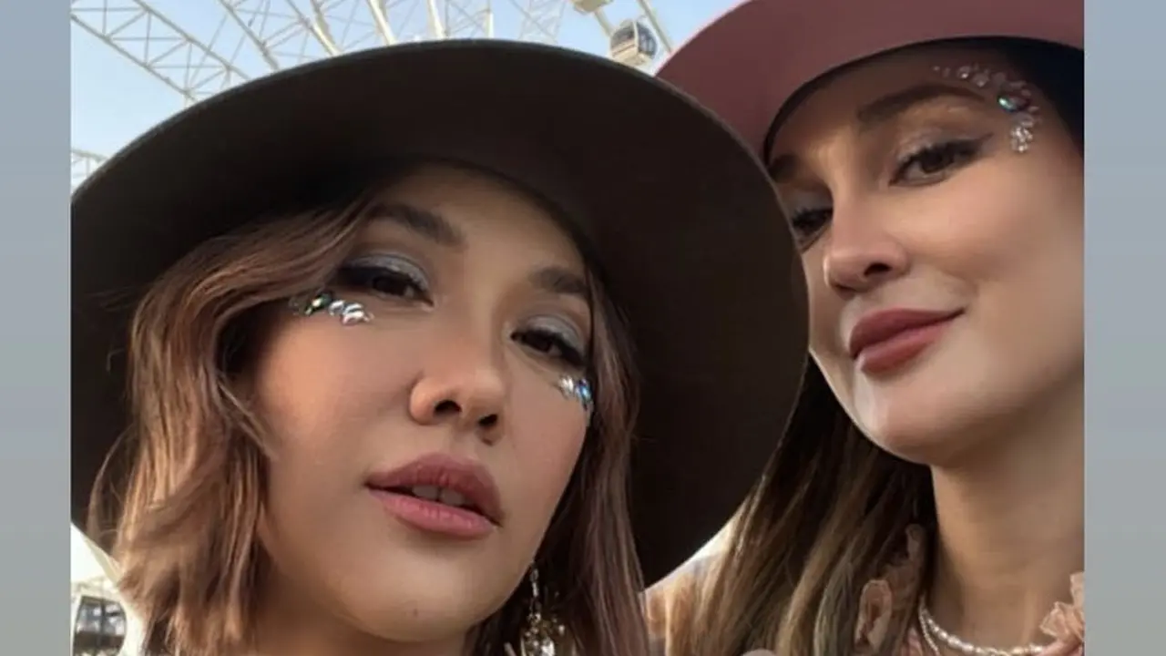 Luna Maya dan BCl bergaya bohemian di Coachella 2022 