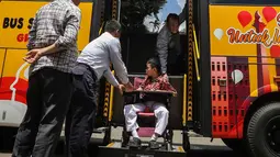 Bus ini dikhususkan pengguna kursi roda atau wheelchair dan baru diluncurkan pada awal 2024. (Liputan6.com/Angga Yuniar)