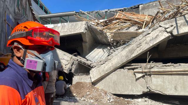 Evakuasi Korban Ambruknya Bangunan Ponpes Al-Khoziny Sidoarjo Masih Berlangsung