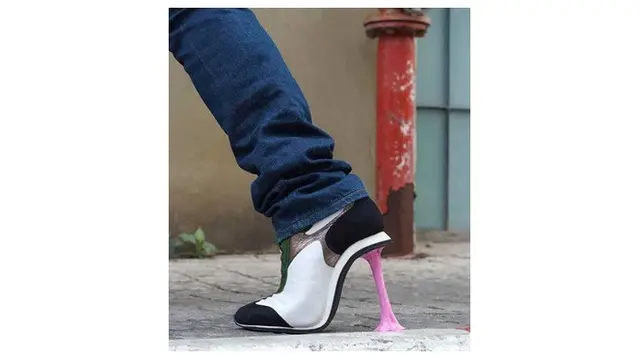 8 Desain Alas Kaki Ini Nyeleneh Banget, Bikin Gagal Paham