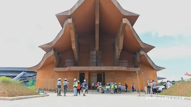 Menteri Perhubungan Budi Karya Sumadi kembali mengecek pembangunan Bandara Ibu Kota Nusantara (IKN). (Foto: Kementerian Perhubungan)