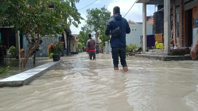Banjir Cirebon Meluas Warga Pilih Bertahan Dirumah