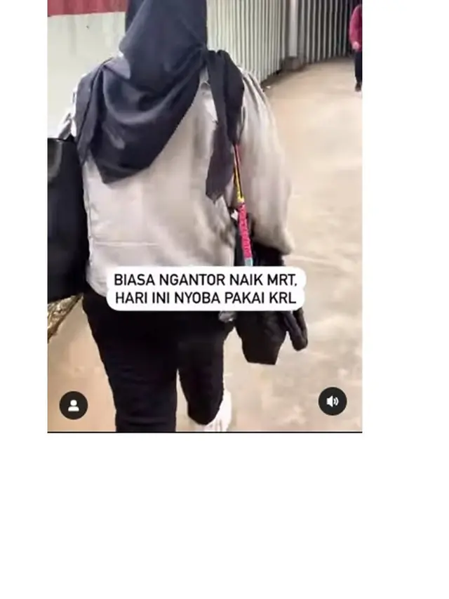 8 Potret Adrian Maulana Berangkat Kerja Naik KRL, Rela Berdesak-desakan