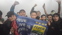 Persib Bandung menggelar pesta juara BRI Liga 1 Indonesia 2024-2025 di markas sendiri, Stadion Gelora Bandung Lautan Api (GBLA), Sabtu (24/5/2025) usai laga lawan Persis Solo. (Timur Matahari/AFP)