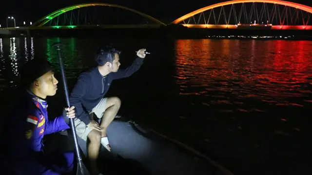 Buaya berkalung ban