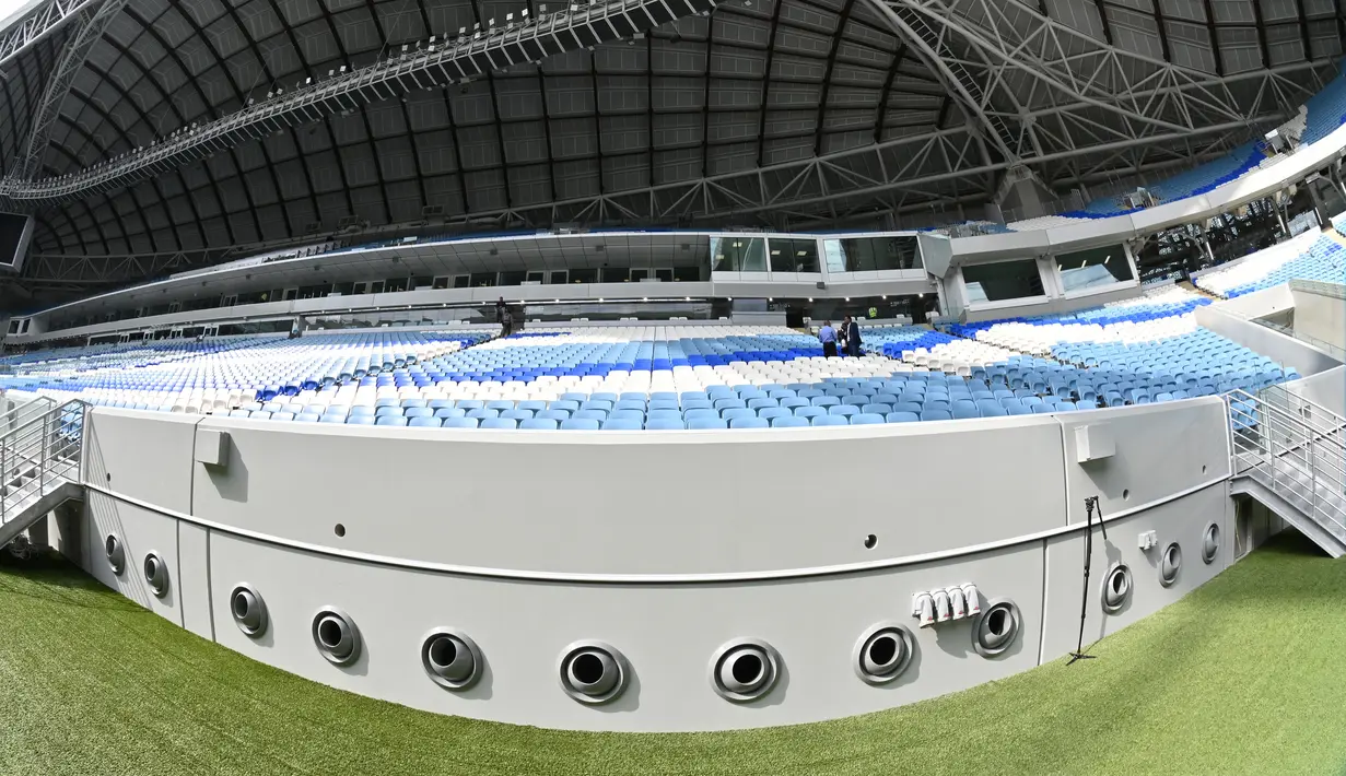 Sistem pendingin udara terlihat di bawah tempat duduk penonton Stadion Al Janoub, Doha, Qatar, Senin (16/12/2019). Stadion Al Janoub dilengkapi dengan sistem pendingin udara berteknologi tinggi. (AP Photo/Hassan Ammar)