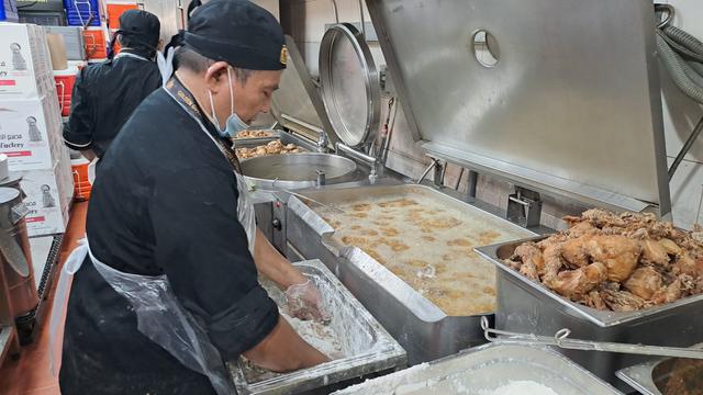 Mengintip Dapur Katering Bandara Jeddah, Sajikan Menu Nusantara untuk Jemaah Haji Indonesia