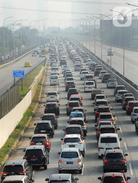 Polda Metro Jaya sudah mengajukan pengaturan jam kerja di Jakarta yang dibagi menjadi dua giliran atau shift. Namun, usulan disebutnya belum berlanjut dan dijalankan oleh Pemprov Jakarta. (merdeka.com/Arie Basuki)