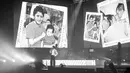 Bahkan, Afgan juga turut mengunggah foto bernuansa hitam putih yang memperlihatkan foto masa kecilnya bersama sang ibu. Potret masa kecil pelantun lagu Sadis ini berhasil mencuri perhatian banyak netizen. (Liputan6.com/IG/@afgan__)