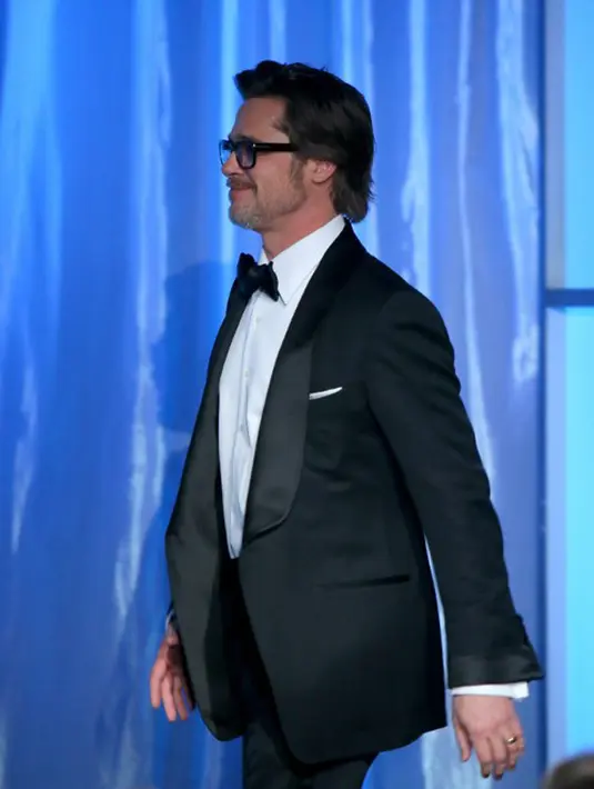 Sumber juga mengatakan, saat ini Pitt lebih banyak menggunakan waktunya untuk hal yang bermanfaat. Terlebih yang berkaitan dengan perkembangan dirinya untuk menjadi pribadi yang lebih baik. (AFP/Bintang.com)