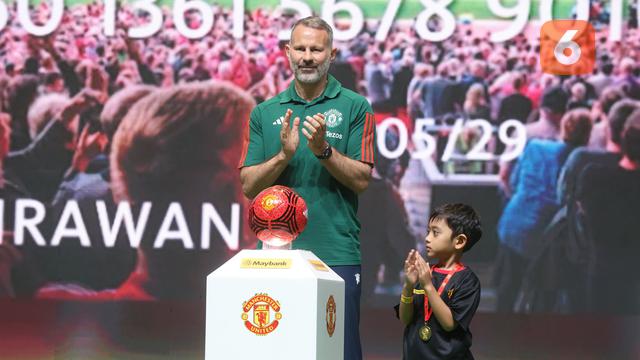 Foto: Ryan Giggs Sapa Para Fans di Indonesia dalam Peluncuran Kartu Kredit Maybank yang Berkolaborasi dengan Manchester United