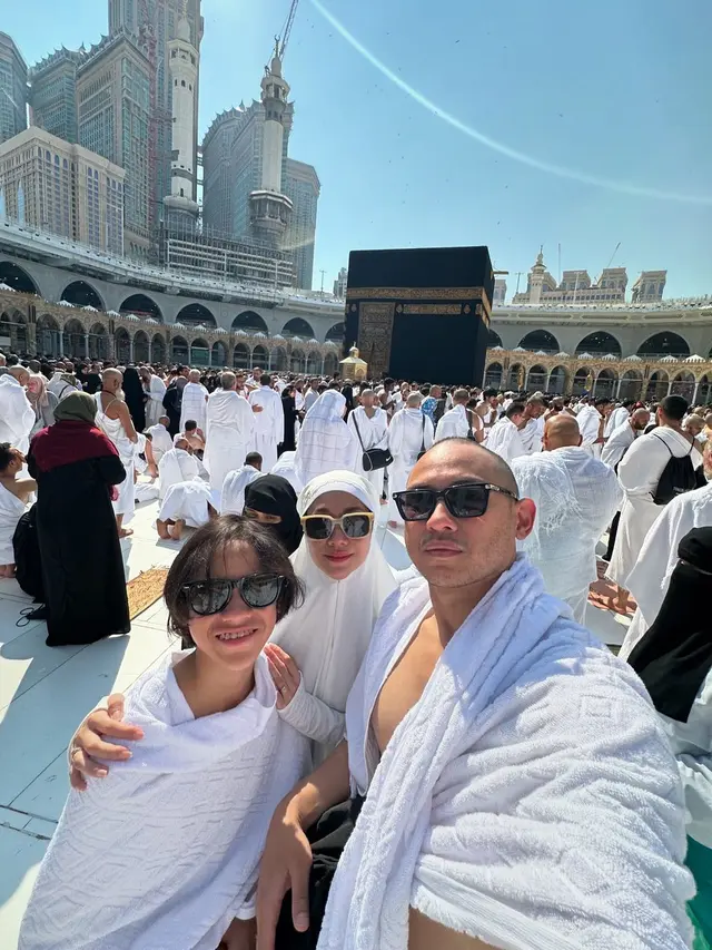 Gaya Bucin Romantis Bunga Citra Lestari dan Tiko Aryawardhana Selama Setahun Menikah, Dari Berwastra hingga Berbusana Muslim