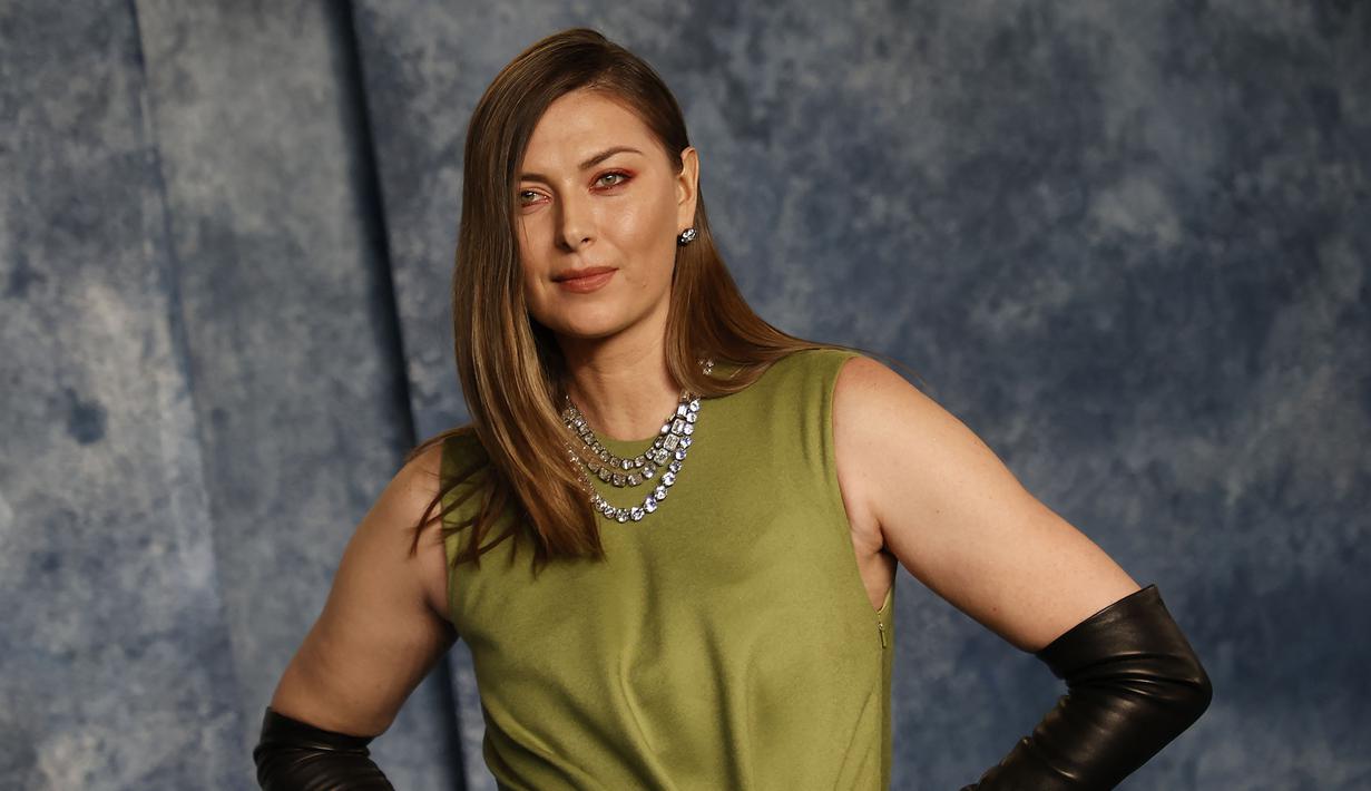 <p>Mantan Petenis Russia, Maria Sharapova berpose saat menghadiri Vanity Fair Oscar Party 2023 di Wallis Annenberg Center for the Performing Arts, Beverly Hills, California, 13 Maret 2023 WIB. (AFP/Getty Images/Amy Sussman)</p>