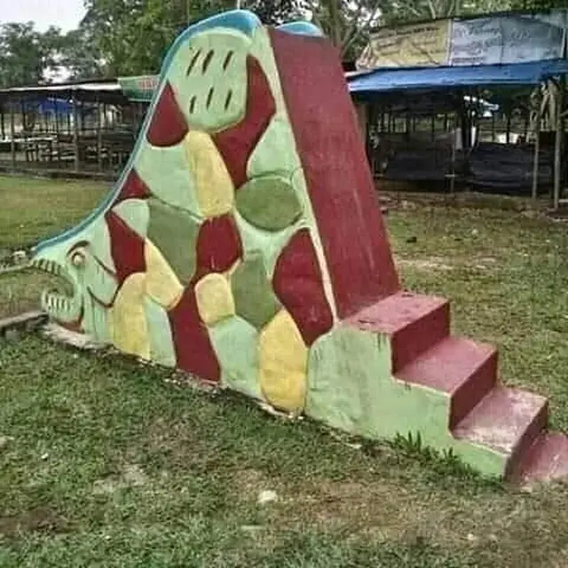 10 Potret Wahana Perosotan Nyeleneh, Desainnya Bikin Orang Tua Geleng Kepala