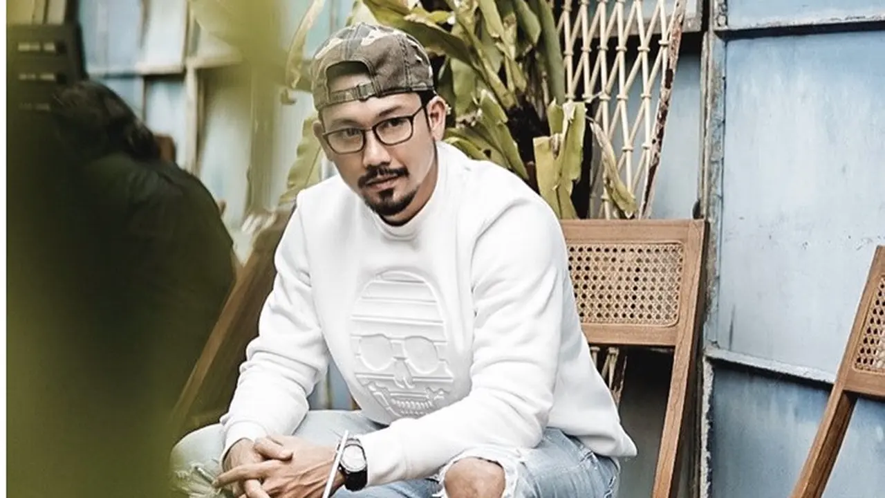 Siap Menikah Tahun Depan, Ini 6 Potret Terbaru Denny Sumargo
