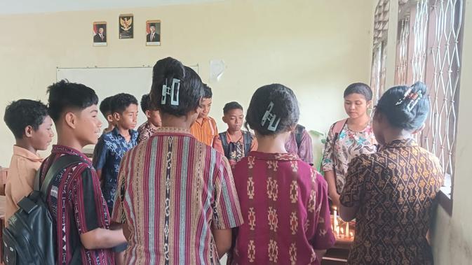 Kado Valentine dari Noni yang Tak Sempat Diberikan pada Bu Guru