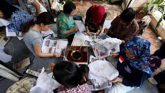 Peringati Hari Batik Nasional, Penyandang Disabilitas Belajar Membatik