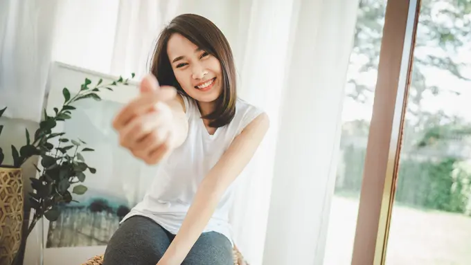 perempuan dan ceria