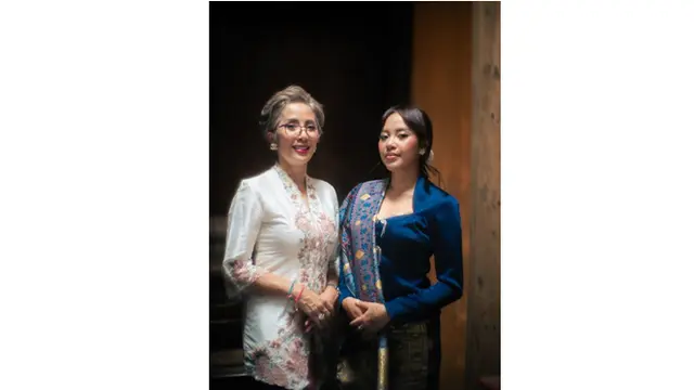 6 Potret Kebaya Vitta Dessy Mantan Istri Ari Lasso di Wisuda Anak, Tampil Anggun