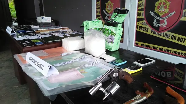 Barang bukti sabu 2 Kg diamankan dari suami istri di Makassar (Liputan6.com/ Eka Hakim)