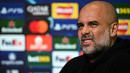 Pelatih Manchester City, Pep Guardiola saat melakukan konferensi pers menjelang laga playoff Liga Champions 2024/2025 melawan Real Madrid di Etihad Stadium, Manchester, Inggris, Selasa (11/02/2025) dini hari WIB. (AFP/Paul Ellis)