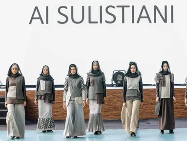 Lulusan Islamic Fashion Institute menampilkan karyanya yang bertajuk modest wear pada 5 Desember 2017 di Bandung. (Liputan6.com/pool/IFC)