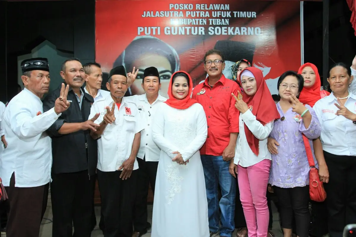 Acara itu dihadiri ratusan relawan Projo. Terlihat pula Ketua DPD Projo Jawa Timur Ir. Suhandoyo hadir di acara tersebut.