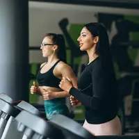 Ilustrasi Olahraga di Gym/Photo by Senivpetro on Freepik