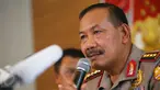 Kapolri Badroidin Haiti memberikan keterangan pers di Gedung Divhumas Mabes Polri, Jakarta, Sabtu (16/1/2016). Kapolri memberikan keterangan terkait Teroris Bom Jakarta beberapa hari lalu. (Liputan6.com/Faizal Fanani)