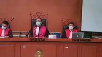 Majelis hakim sidang artis Raffi Ahmad di PN Depok, Rabu (27/1/2021). (Liputan6.com/Dicky Agung Prihanto)