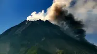 Gunung Merapi mengeluarkan awan panas guguran. (twitter BPPTG)