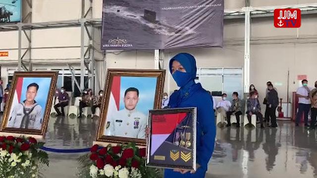 6 Momen Kenaikan Pangkat Luar Biasa Kepada Awak KRI Nanggala 402, Penuh Haru