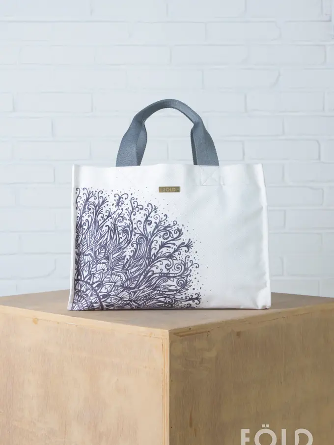 Fold yang memanfaatkan bahan sisa produksi window blind yang sudah tidak terpakai lagi