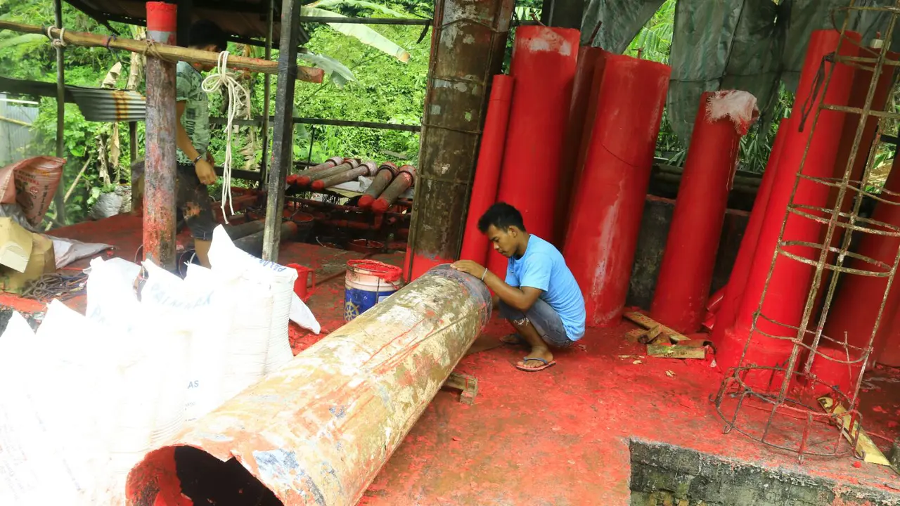Di Pabrik Ini, 6 Lilin 2.000 Kati Diproduksi Untuk Perayaan Imlek