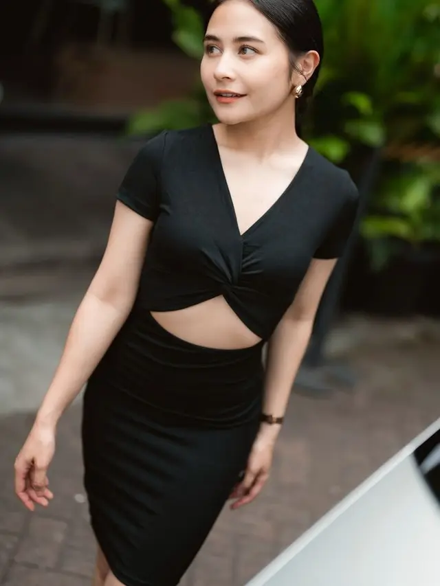 Prilly Latuconsina setelah Turun Berat Badan Capai 11 Kilo saat pakai dress. [@prillylatuconsina96]