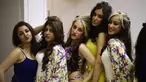  Para peserta audisi Miss Gipsy 2014 Spanyol berpose bersama, Jumat (9/5/2014) (AFP PHOTO / PIERRE-PHILIPPE Marcou)