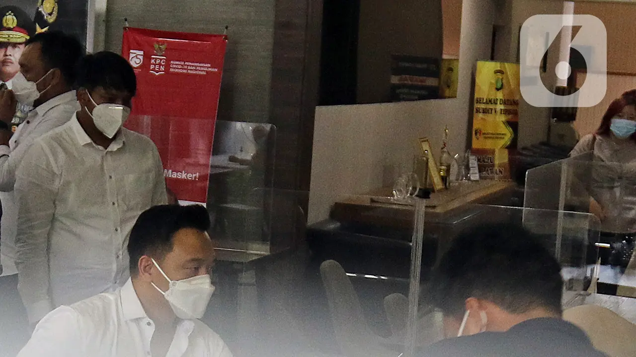 FOTO: Nobu Pemeran Pria Dalam Video Syur Gisel Penuhi Panggilan Polisi