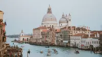 Liburan dan bersantai di Venice, Italy. (Dok.pexels.com/Asnida Riani)