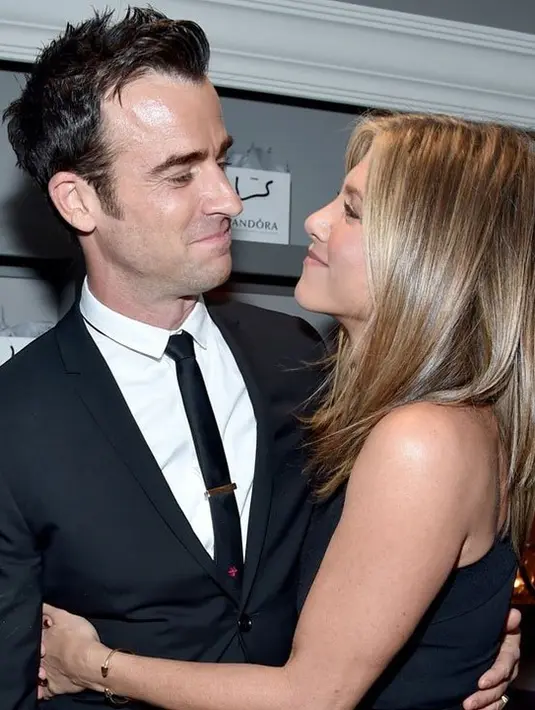 Kendati demikian, dilansir dari HollywoodLife, tak ada harapan keduanya bisa kembali bersama. (instagram/jenniferanistononline)