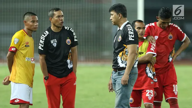 Aksi Evan Dimas dan Ilham Udin Armaiyn Saat Laga Selangor FA Lawan Persija