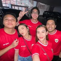 Potret El Rumi nobar timnas bareng pasangan Aaliyah-Thariq dan Mahalini-Rizky (Sumber: Instagram/@elelrumi)