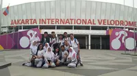 Pelajar SMKN 40 Jakarta punya kesempatan nonton langsung balap sepeda Asian Games 2018 (Liputan6.com/Cakrayuri Nuralam)