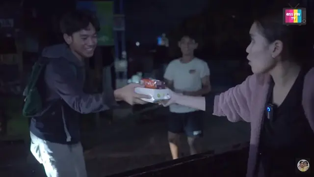 8 Potret Ayu Ting Ting Lakukan Sahur On The Road, Santai Naik Mobil Pick Up