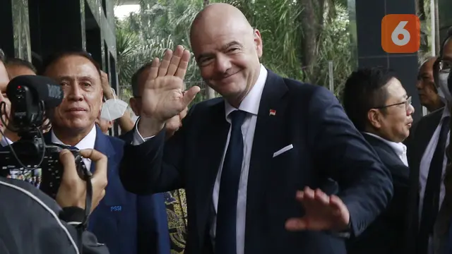 Foto: Presiden FIFA Lanjut Mengunjungi Kantor PSSI, Semobil Bareng Iwan Bule