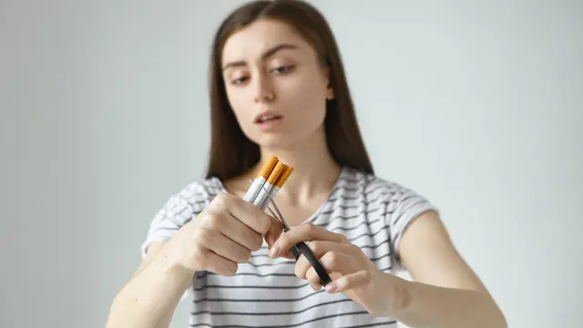 wanita oktober rokok